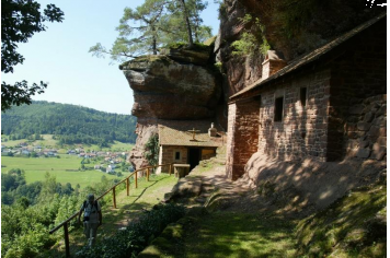 Maisons sous les rochers J-Cl Kanny - Moselle Tourisme
